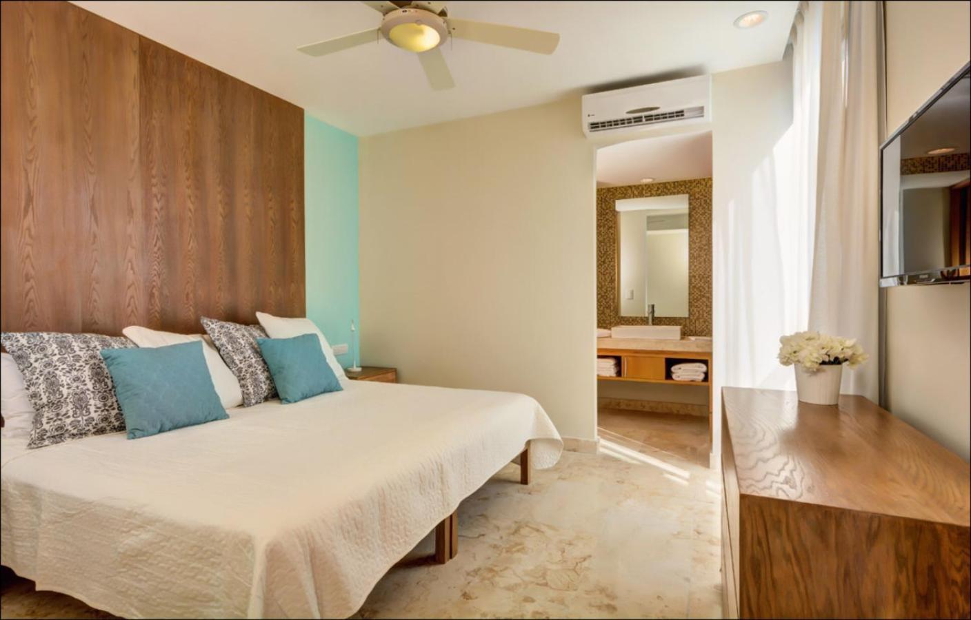Anah Suites By Las Flores Vacation Rentals Playa del Carmen Room photo