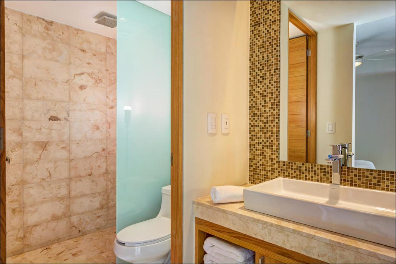 Anah Suites By Las Flores Vacation Rentals Playa del Carmen Room photo